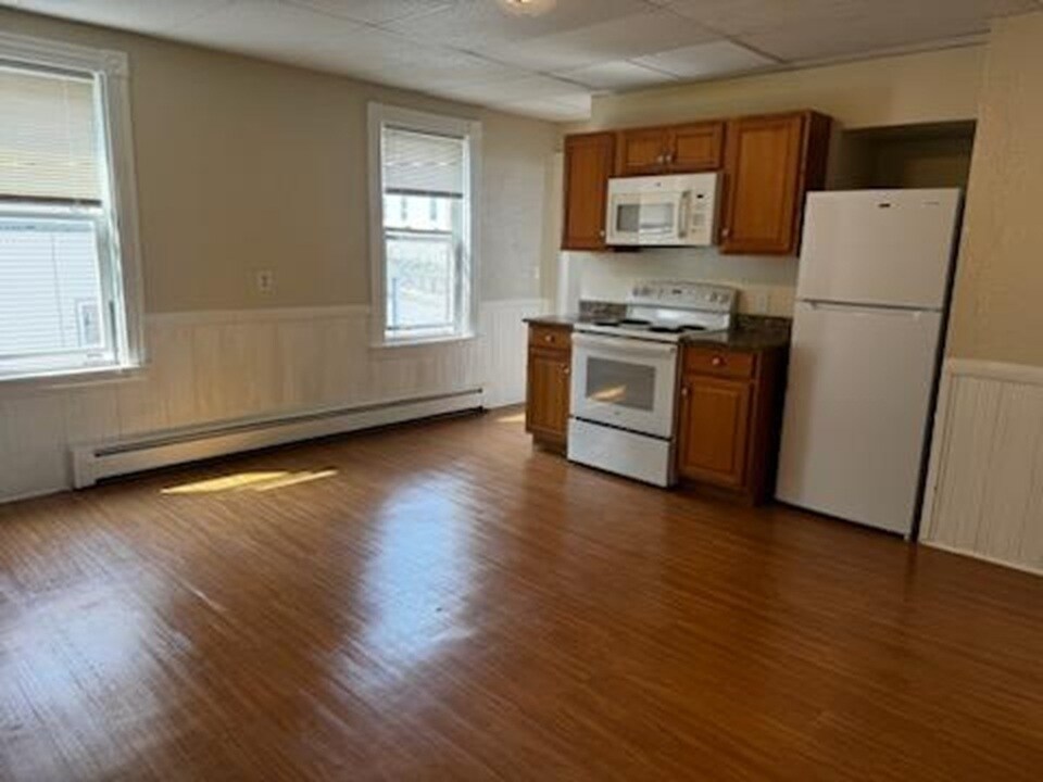 Building Photo - 49 Mendon St