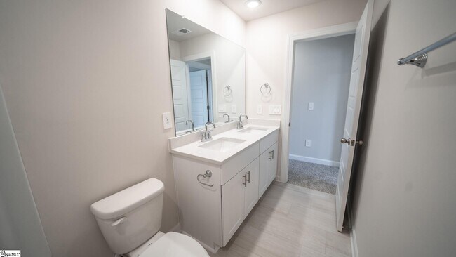 Building Photo - 1029 Killian St