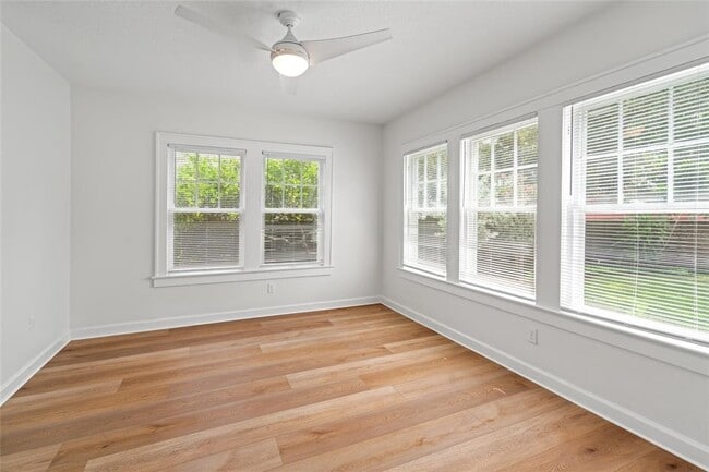 Building Photo - 2222 N Ridgewood Ave