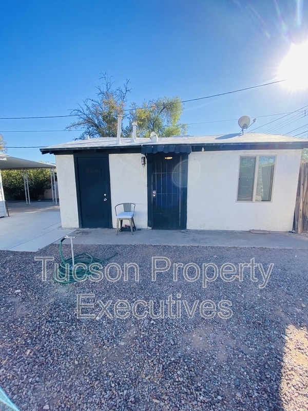 Building Photo - 2126 E Silver St