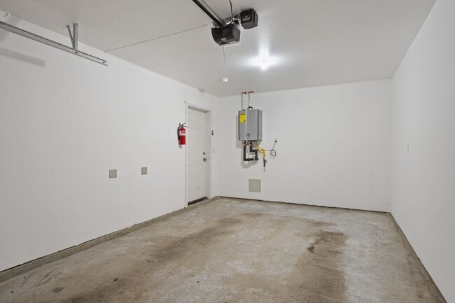 Building Photo - 535-537 NE Vena St