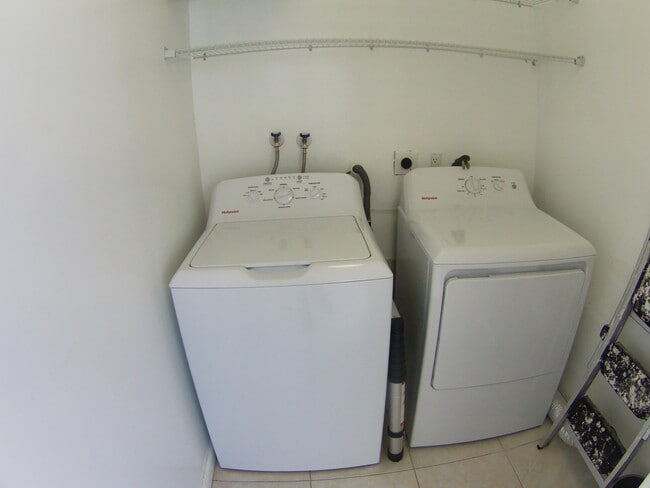 Building Photo - 319 Normandy G