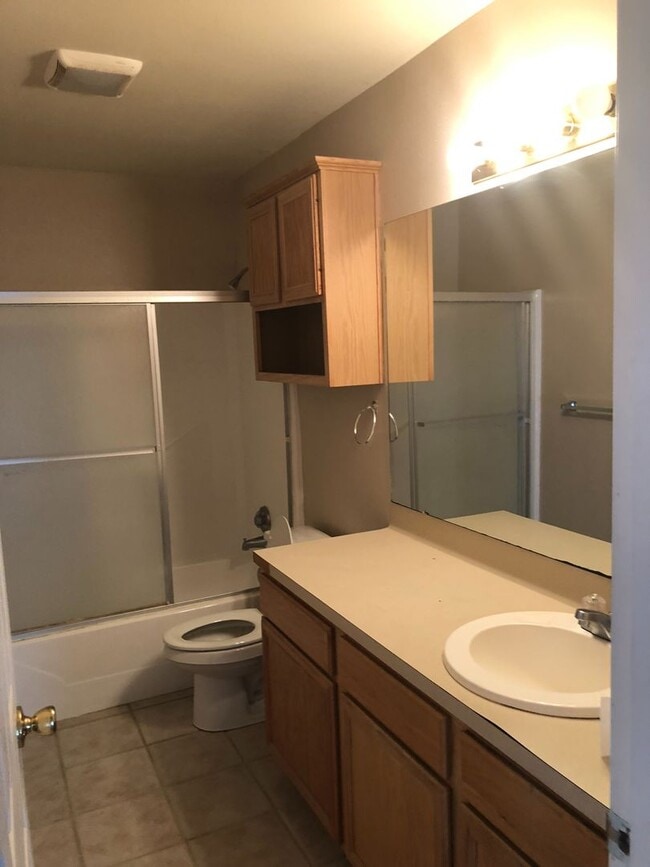 Building Photo - Spacious 3 Bedroom, 3 Bathroom Duplex in Steeplechase – Available for SUBLEASE August 4, 2025