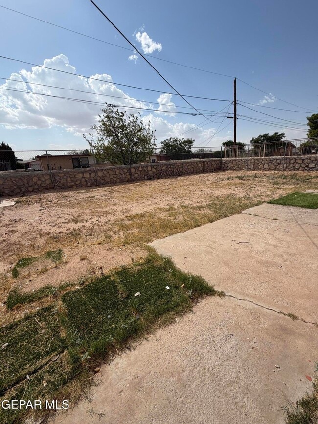 Building Photo - 2105 Diciembre Dr