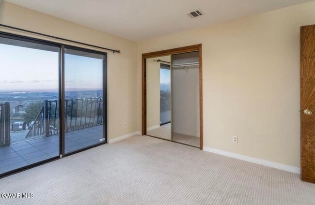 Building Photo - 1055 Lakeview Dr