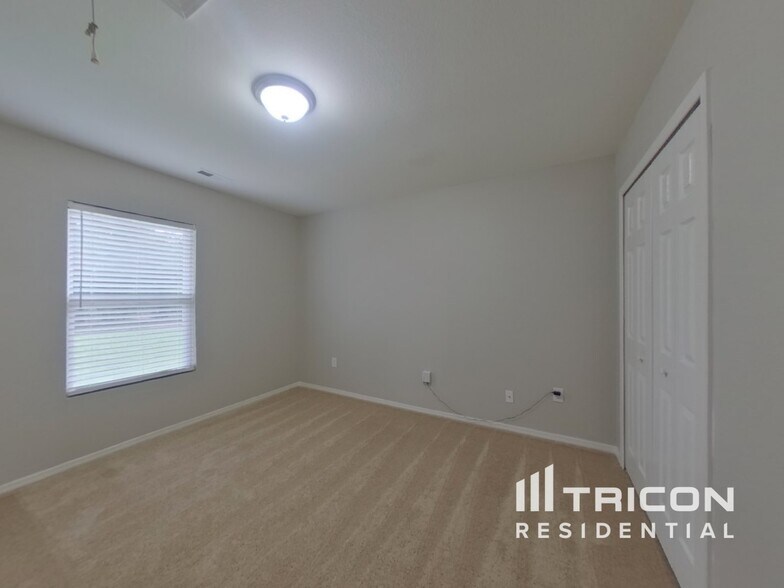 Building Photo - 4116 Larkhaven Village Dr