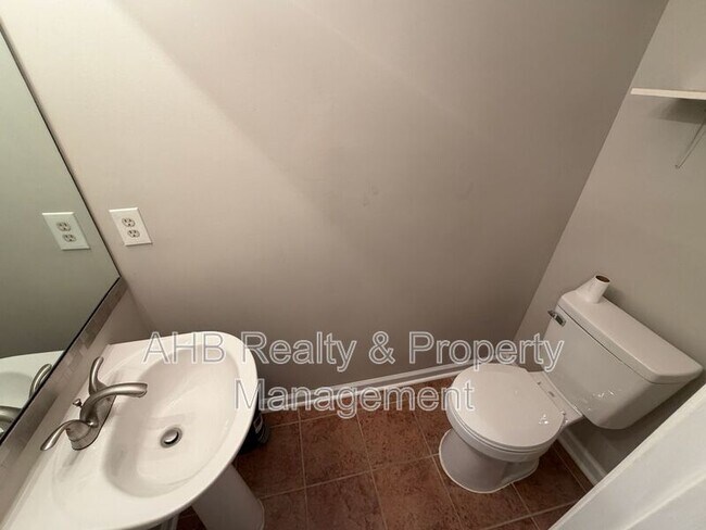Building Photo - 1047 Oak Blossom Way