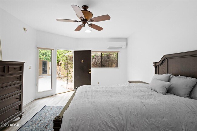 Building Photo - 8844 E San Rafael Dr