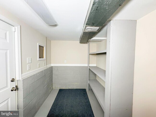 Building Photo - 806 Truro Ct