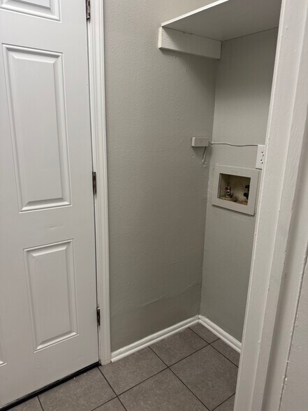 Building Photo - 708 24th St