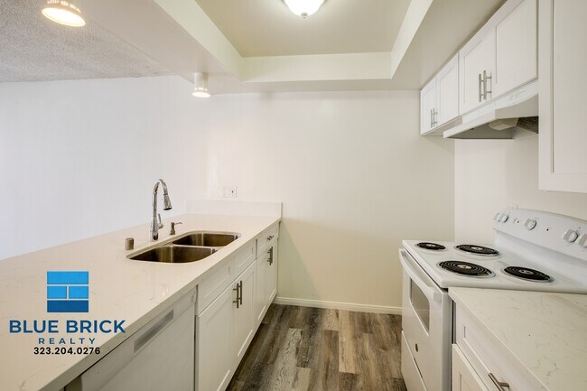 Building Photo - 451 S Harvard Blvd