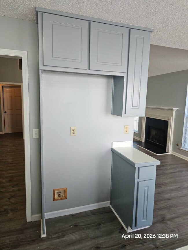 Building Photo - 6633 Biscayne