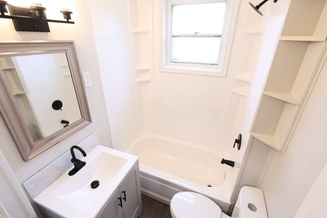 Building Photo - 1453 Woodbirch Ave