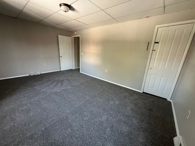 Building Photo - Large 4 bedroom 2 bath home with fenced in...