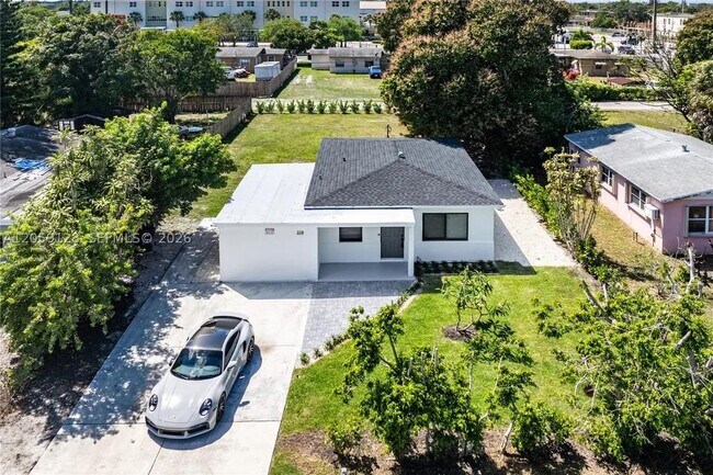 Building Photo - 328 SW 11th Ave