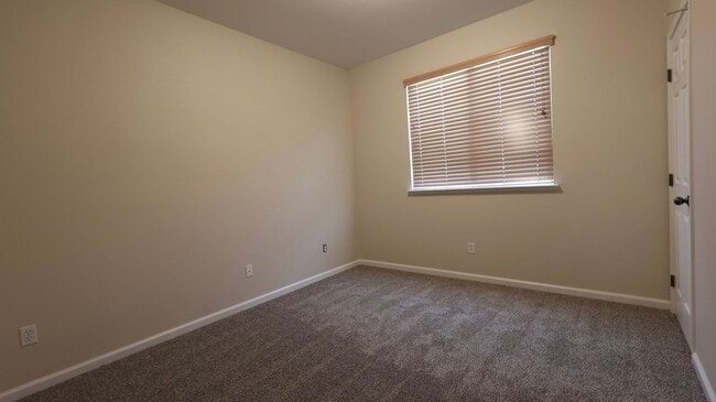 Building Photo - New Renovation* Prestigious Spacious 4 Bedroom