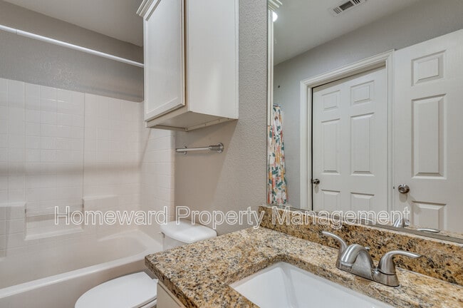 Building Photo - 5203 Chippewa Dr