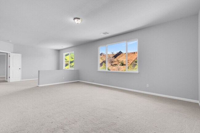 Building Photo - EXTRA LARGE HOME AND LOT... NESTLED IN THE ANTIOCH HILLS... 5 BEDS/3 BATHS/LARGE LIVING ROOM AND ...