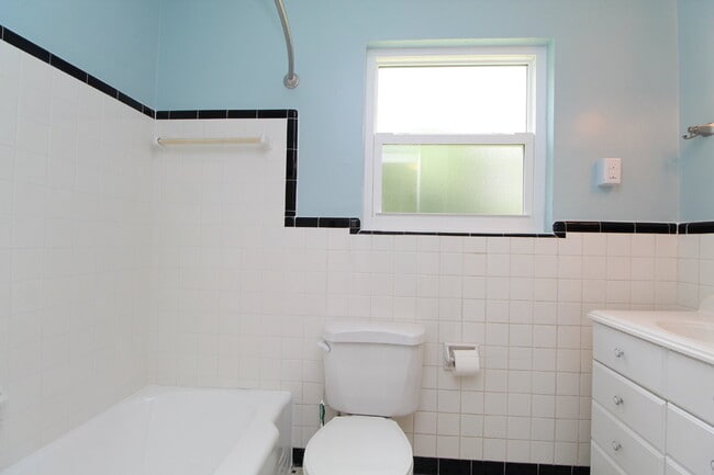 Building Photo - Spacious 3-Bedroom Home Off Fairfield – Pe...