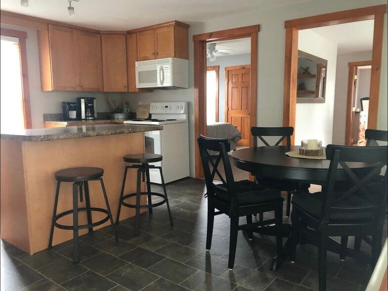 Building Photo - 184 Thornton St