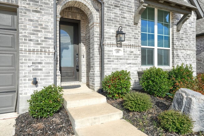 Building Photo - 1307 Beach Blvd