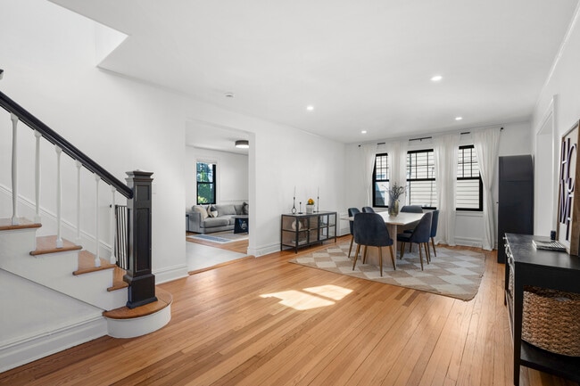 Building Photo - 217 Soundview Ave