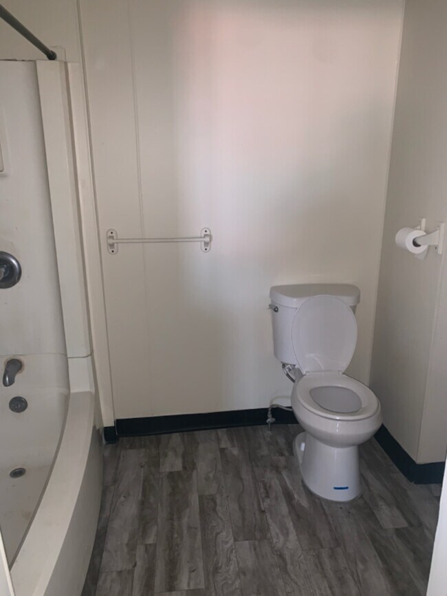 Building Photo - 87 N. Main St