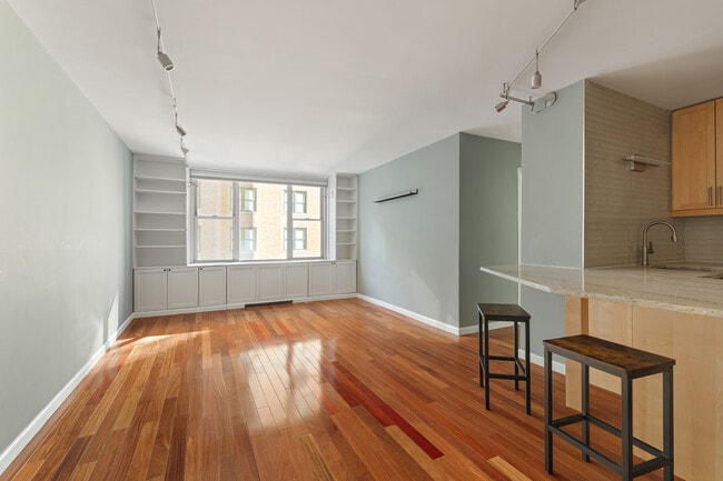 Building Photo - 137 E 36th St