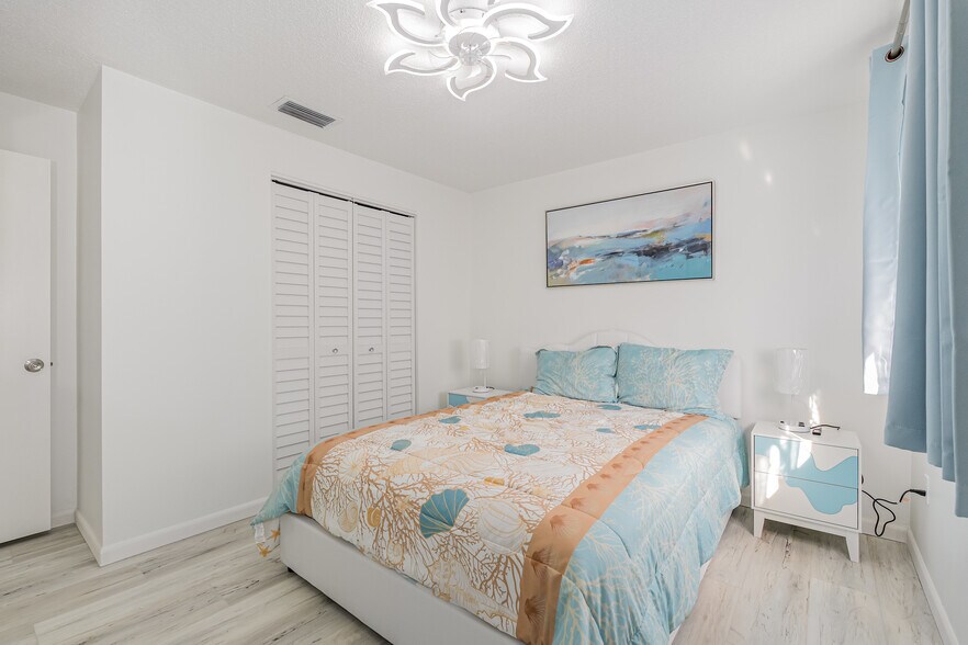 Building Photo - 279 S Brevard Ave