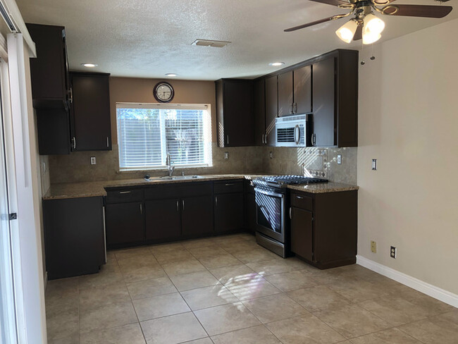 Building Photo - Cozy & Well-Maintained Home in a Peaceful ...
