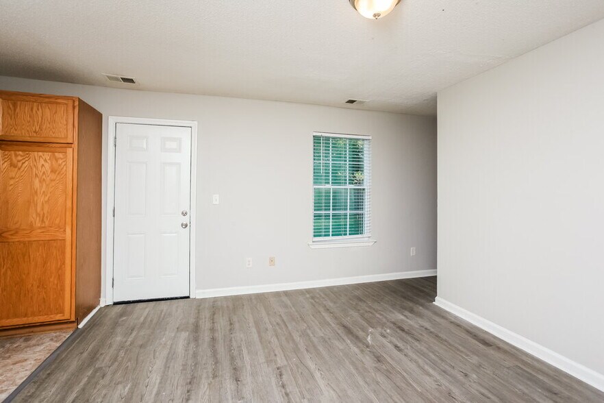 Building Photo - 4819 Royal Run Dr