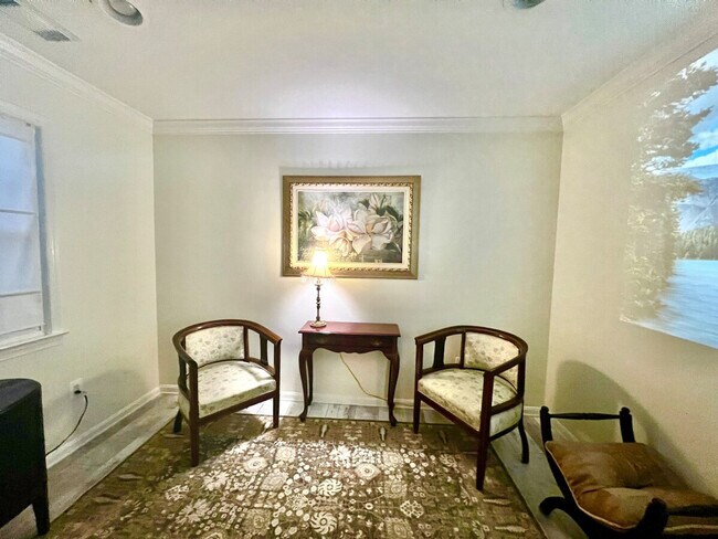 Building Photo - 321 Senate Ct