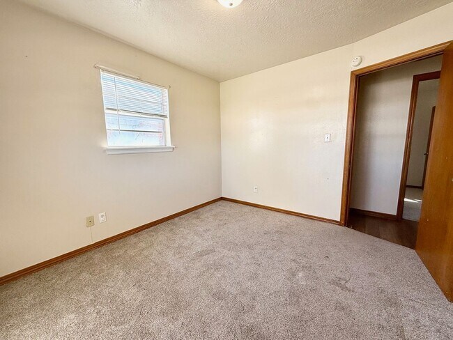 Building Photo - Close to Everything!