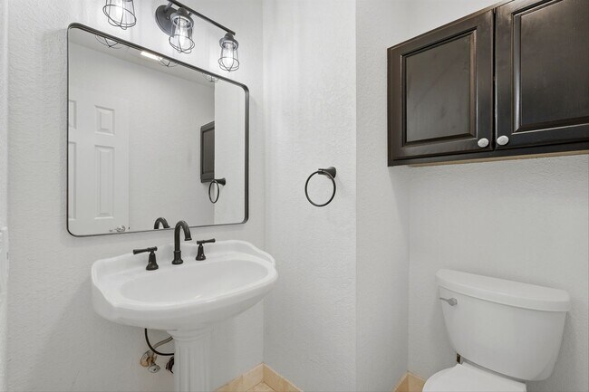 Building Photo - 17903 Ridge Lake Dr