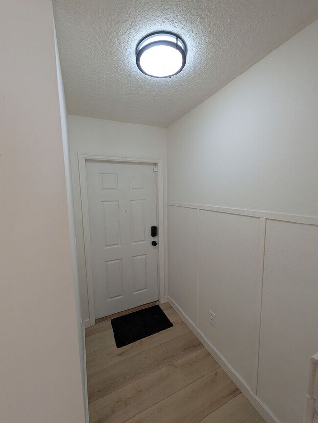 Building Photo - Beautiful 3 Bedroom 2.5 Bath Home in Paloma