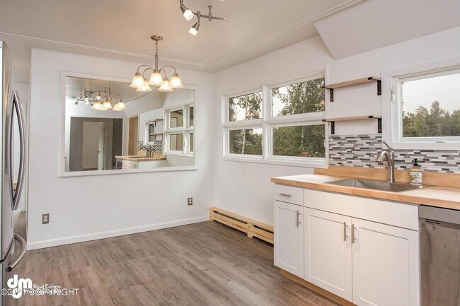 Building Photo - 2230 Candy Pl