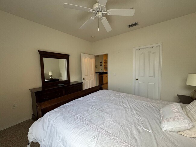 Building Photo - Fully Furnished 2-Bed, 2-Bath Condo with W...