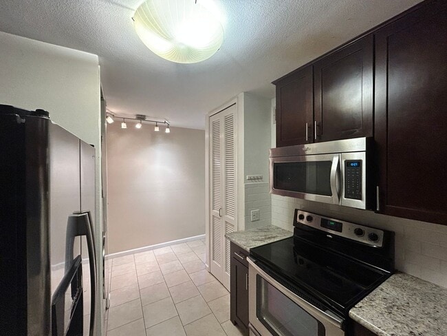 Building Photo - Beautiful 2B/2BA Condo in Mission Hills for Rent!