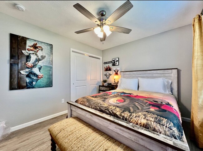 Building Photo - NEW Farmhouse Retreat Rustic decor and Cozy vibes!