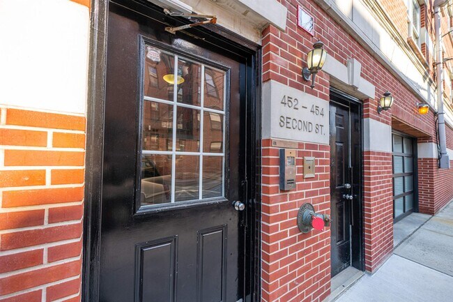 Building Photo - 452 2nd St