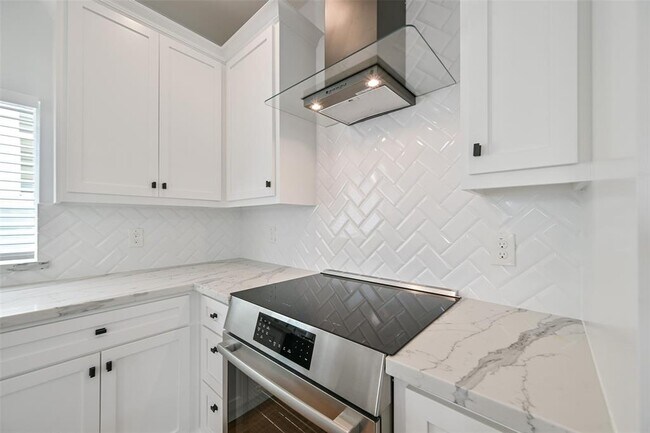 Building Photo - 1207 32nd St