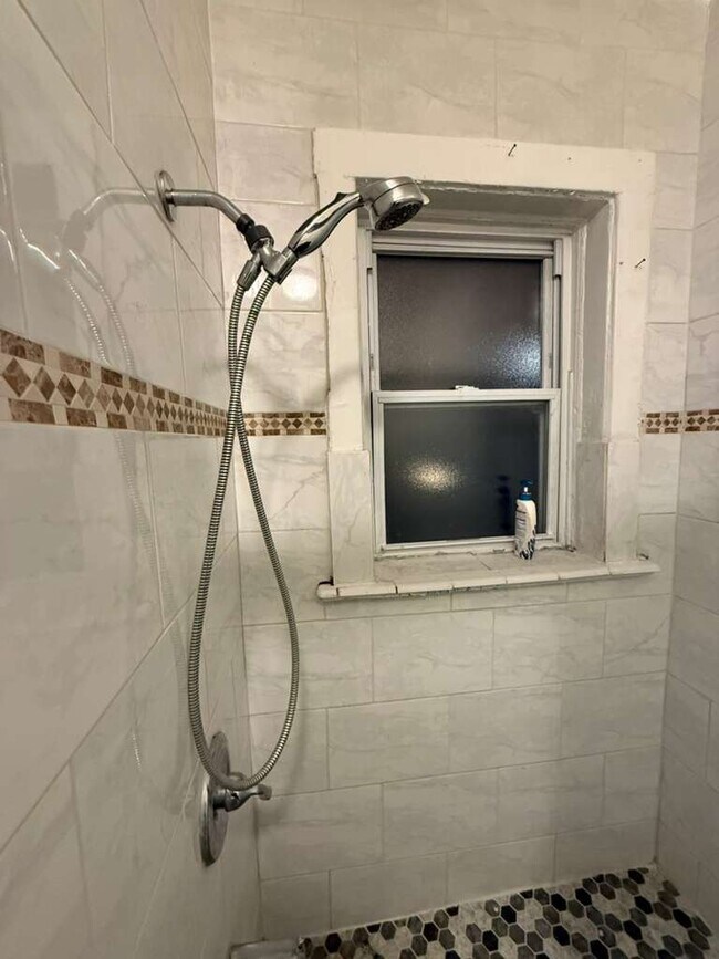 Building Photo - 1707 W Wallen Ave