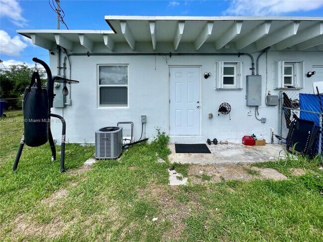 Building Photo - 26741 SW 139th Ave