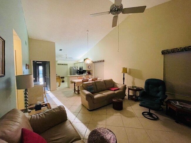 Building Photo - 7786 SE Sugar Sand Cir