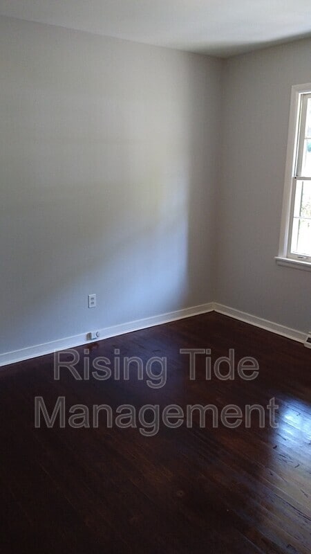 Building Photo - 825 Sherwood Forest Dr