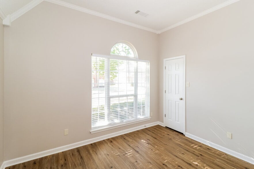 Building Photo - 288 Mayhurst Ln