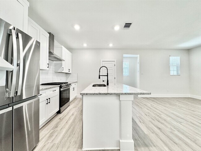 Building Photo - 8749 Scotty's Lk Ln