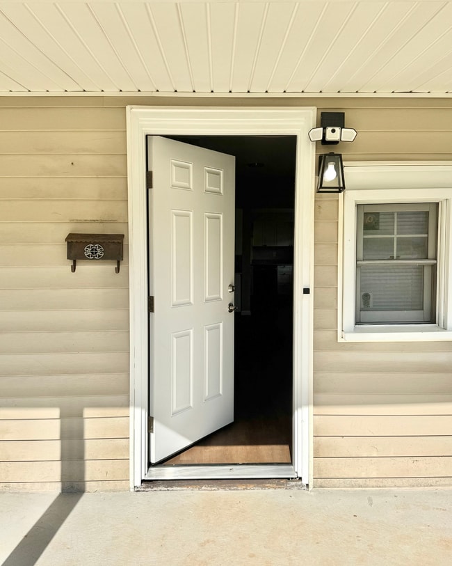 Building Photo - 2 Bed 2 Bath House on Easley Avenue | Fairview Heights, Lynchburg VA