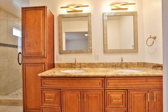 Building Photo - 1327 Essex Way