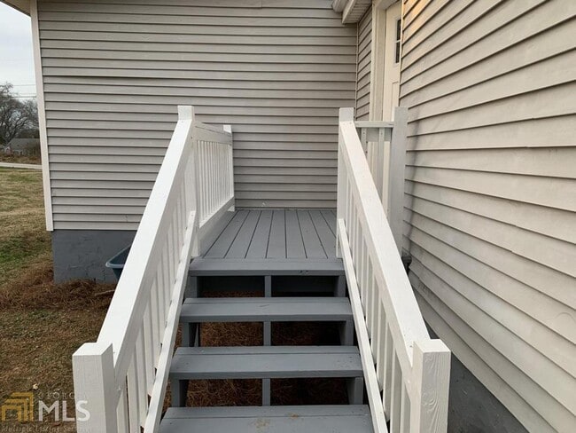 Building Photo - 6234 Collins St NE